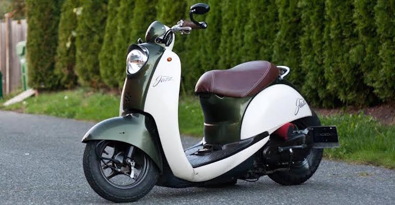 Vespa GTS Dragon Red Custom Seat Cover Set Honda Metropolitan Cheeky Seats Vespa GTS Dragon Red Custom Seat Cover Set Honda Metropolitan Cheeky Seats